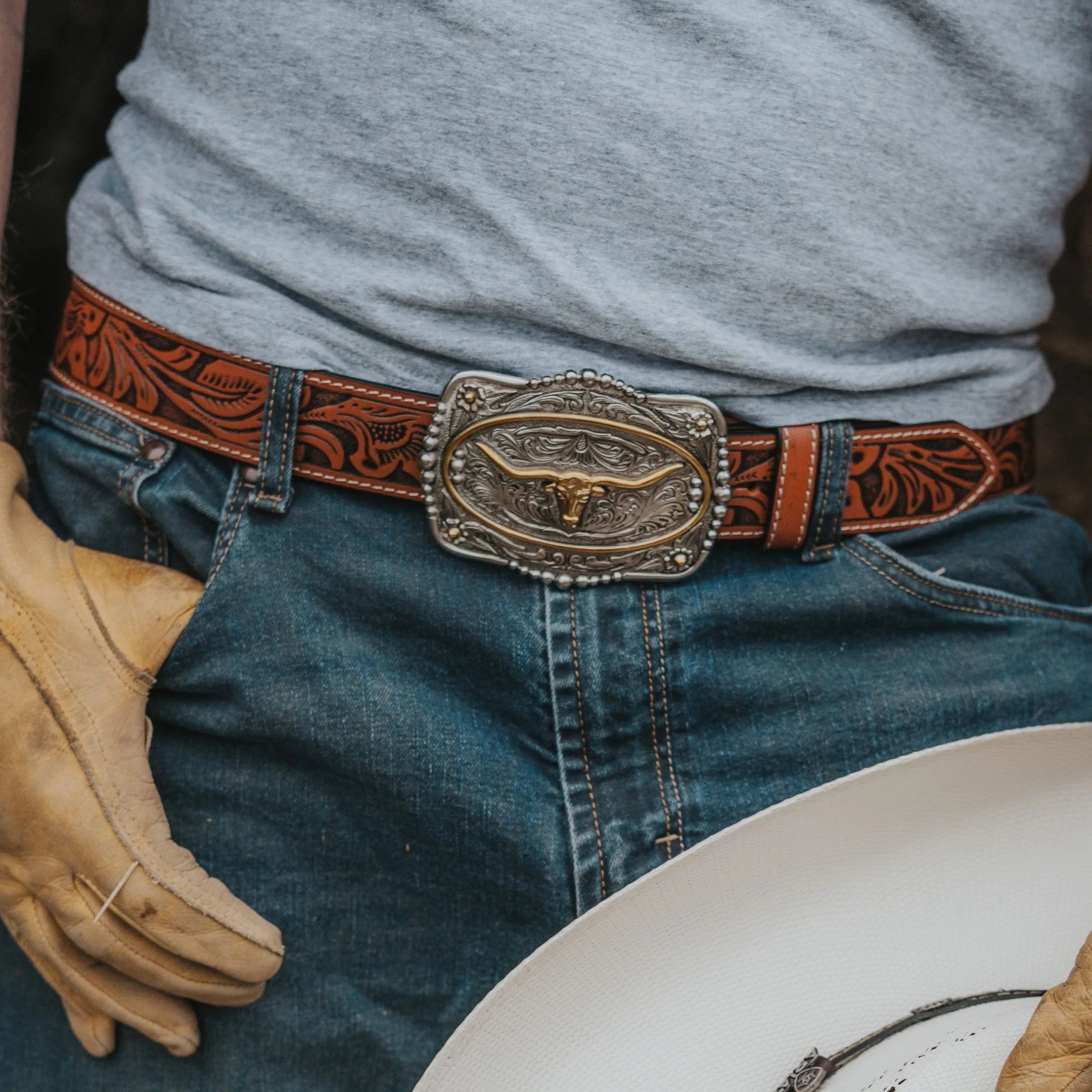 1 1/2" Veg Tooled with Longhorn Buckle Belt