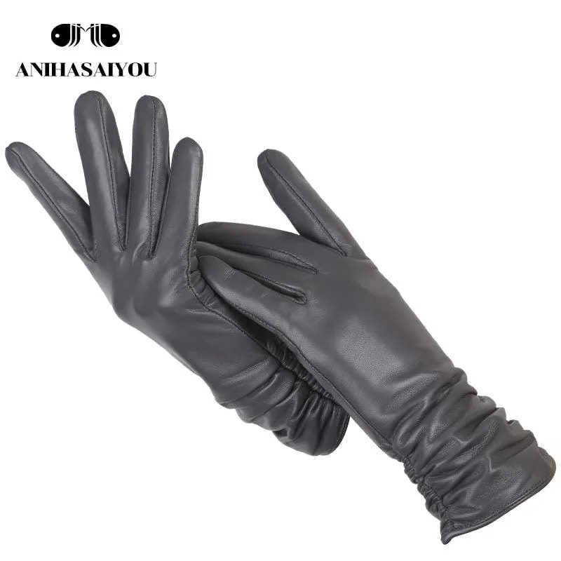 Classic pleated leather gloves