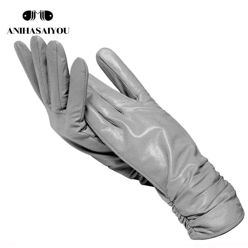Classic pleated leather gloves