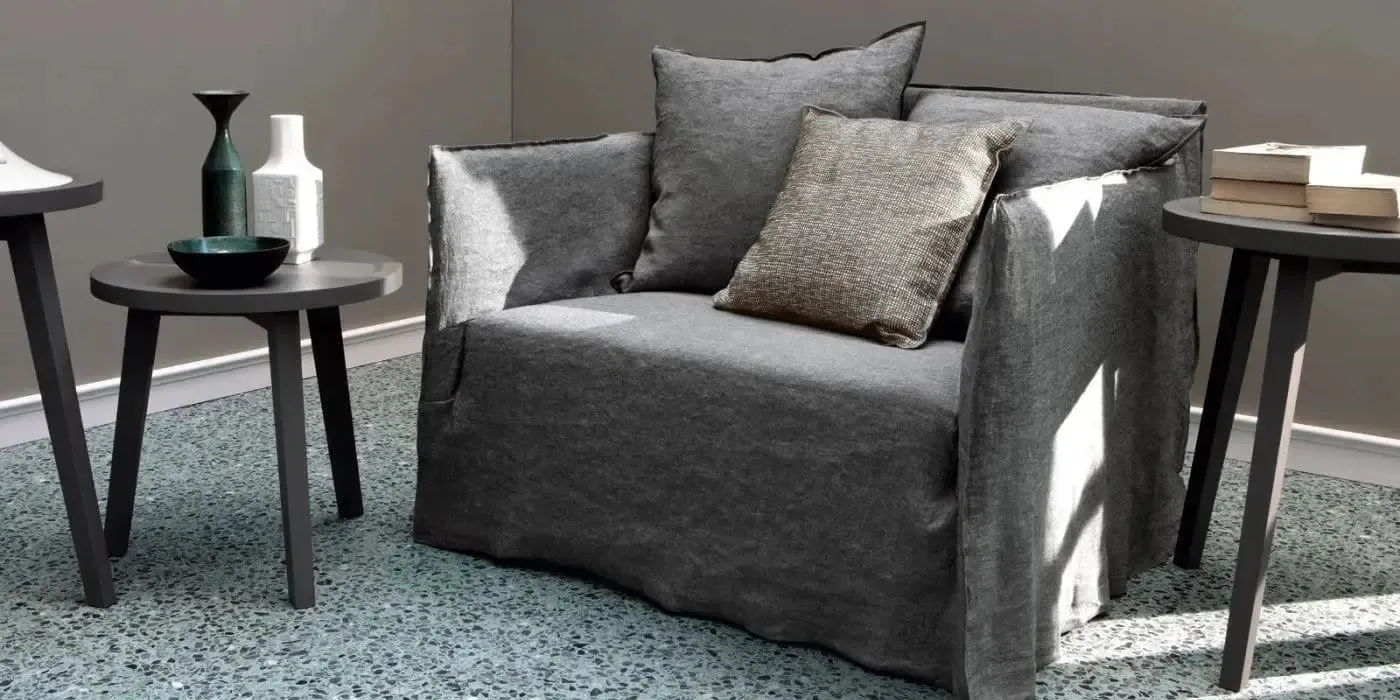 Ghost 09 - Love Seat