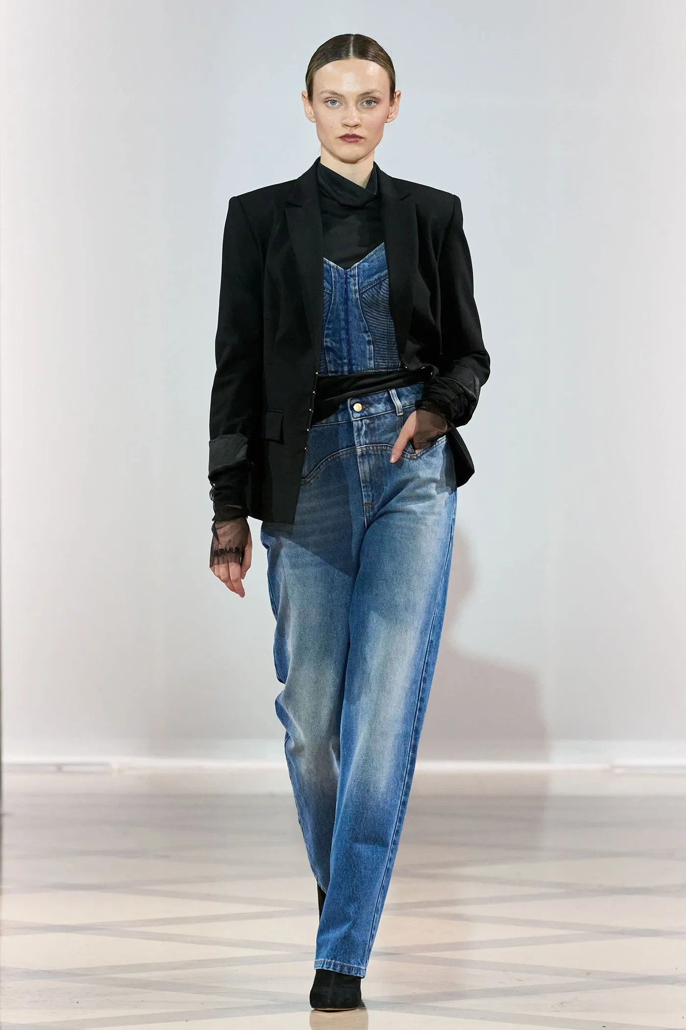 Outline Jeans