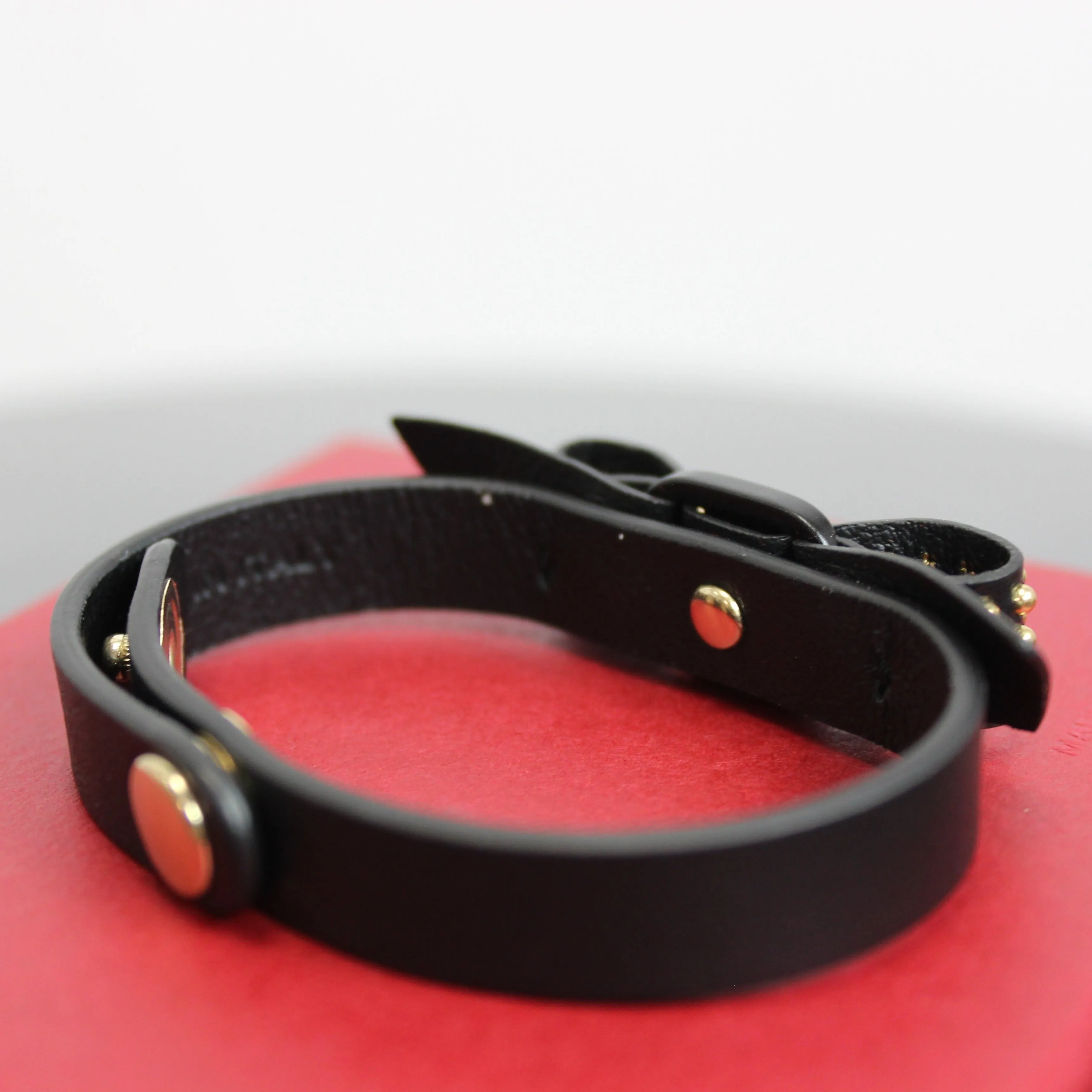 Salvatore Ferragamo Vara Bow Leather Bracelet in Nero