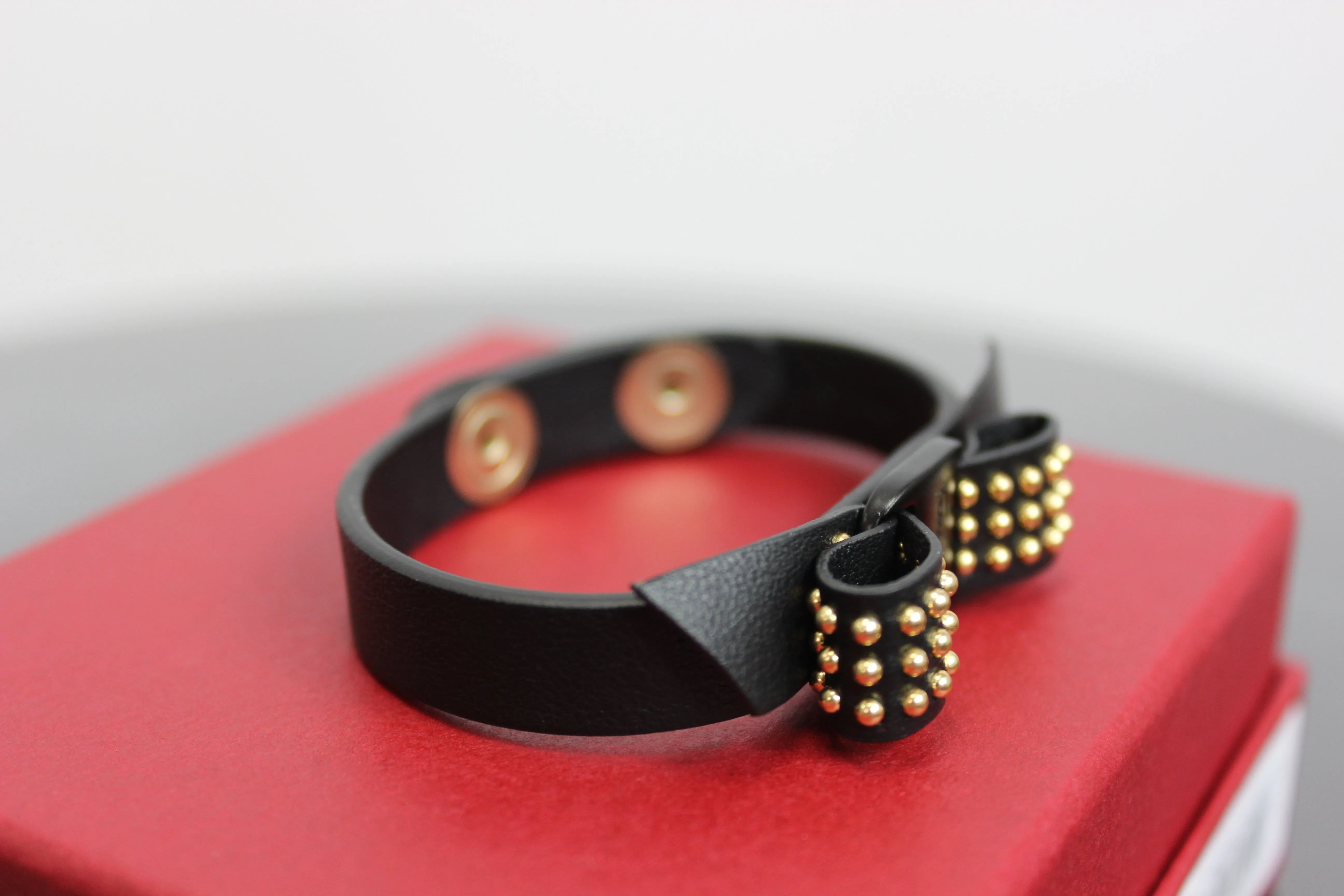 Salvatore Ferragamo Vara Bow Leather Bracelet in Nero