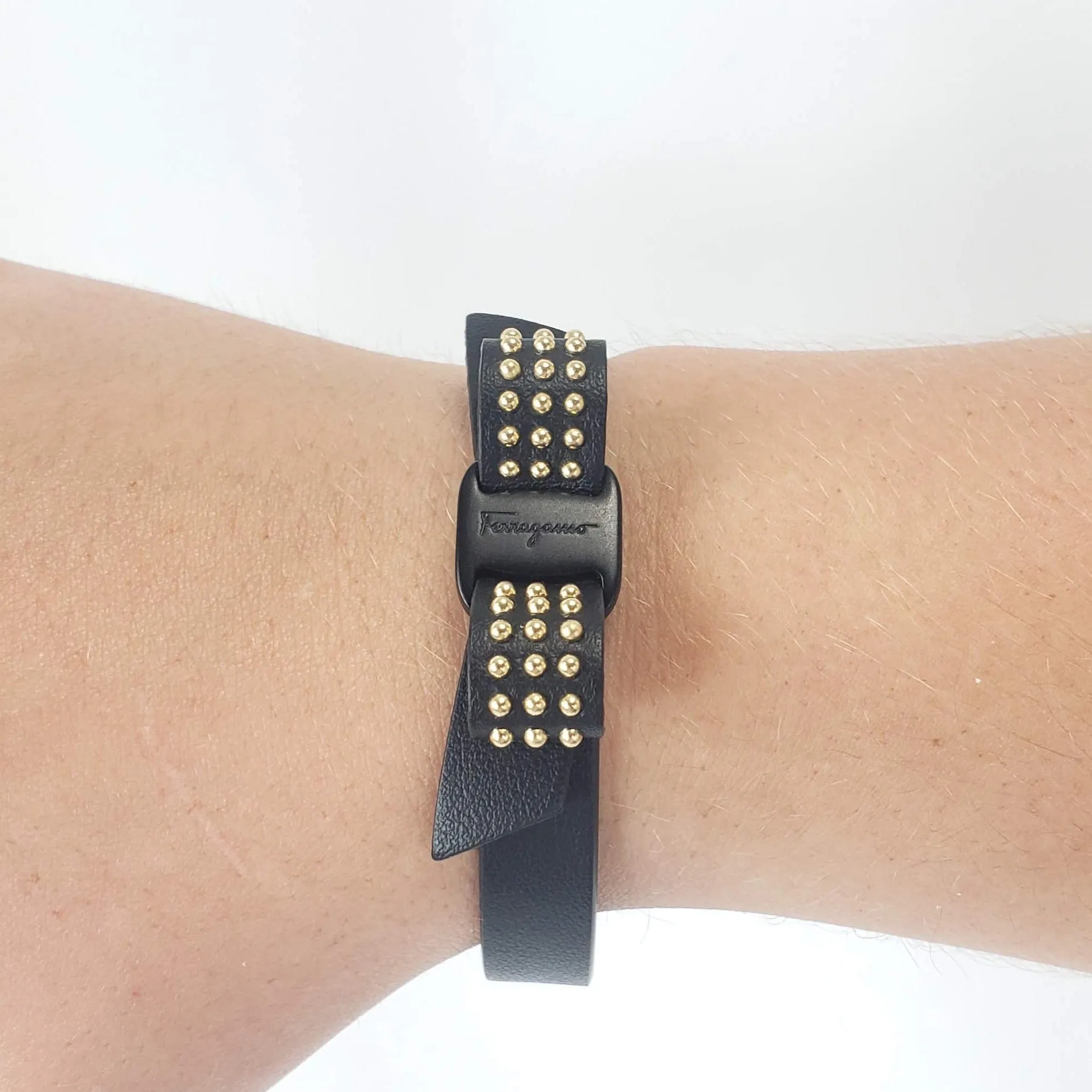 Salvatore Ferragamo Vara Bow Leather Bracelet in Nero