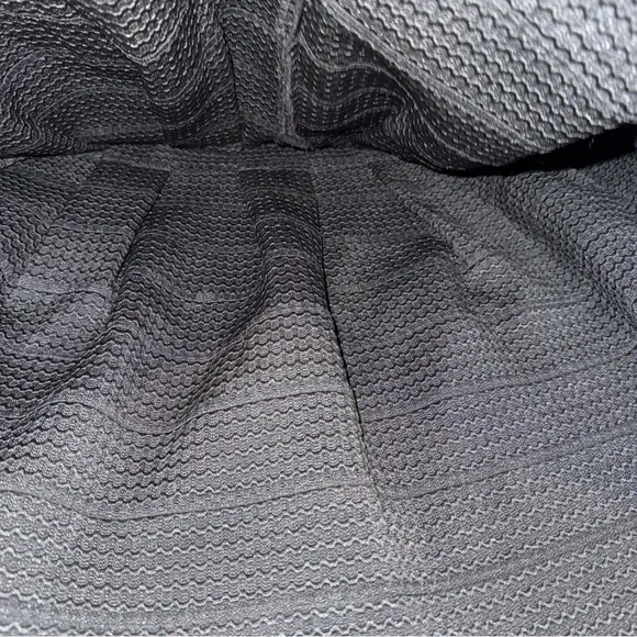 Varley‎ Skirt Black Large Textured Stretch a-line short