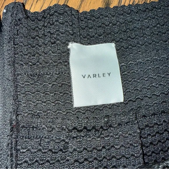Varley‎ Skirt Black Large Textured Stretch a-line short