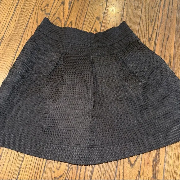 Varley‎ Skirt Black Large Textured Stretch a-line short