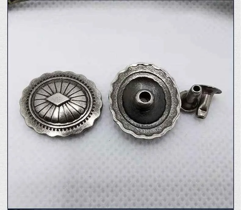 Vintage Diamond Stud Rivets Antique Silver 30 Pack