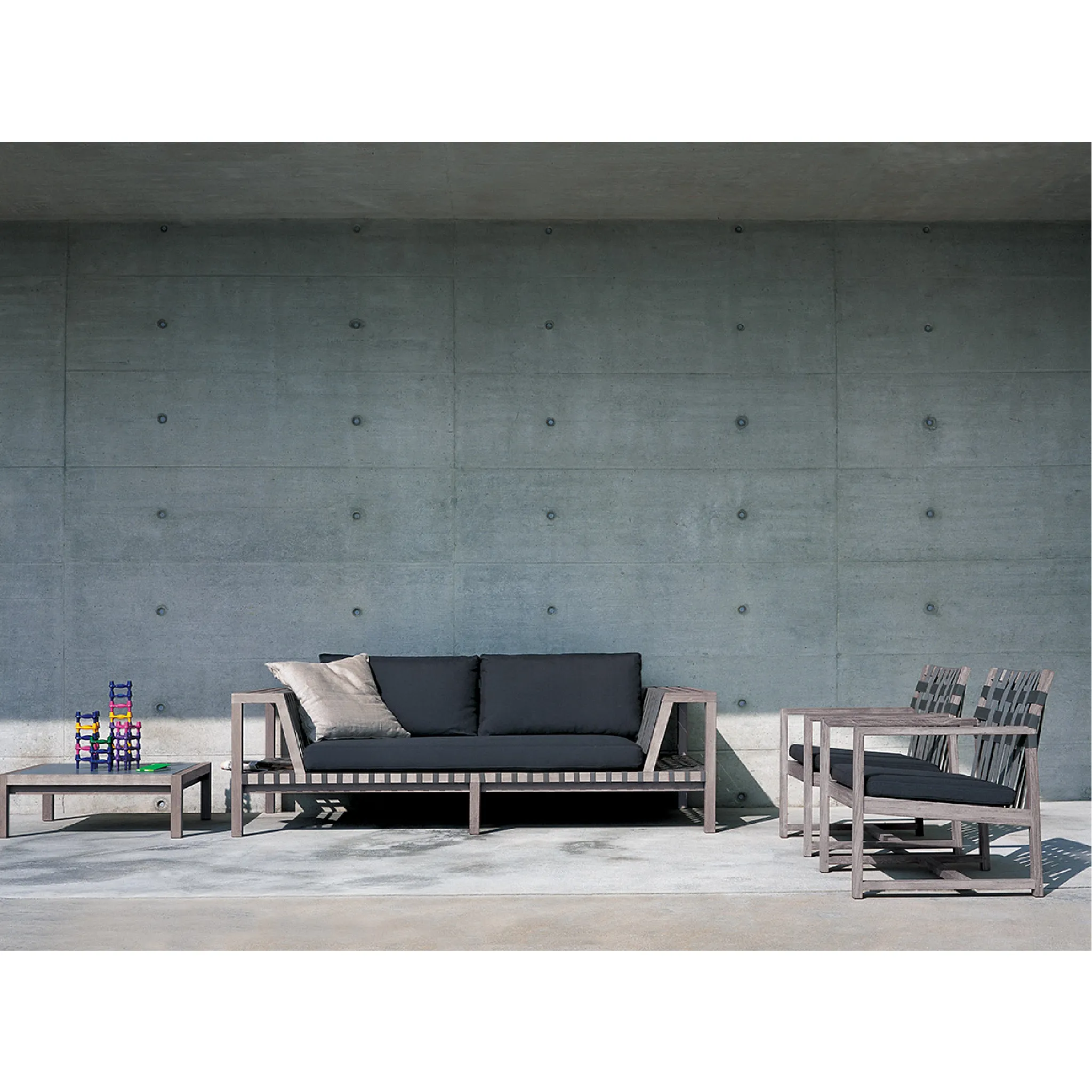 Woven Belt Outdoor Lounge Chair | Roda Network